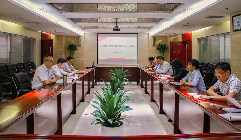 杜巖岫同志參加支部活動，為黨員講授黨課